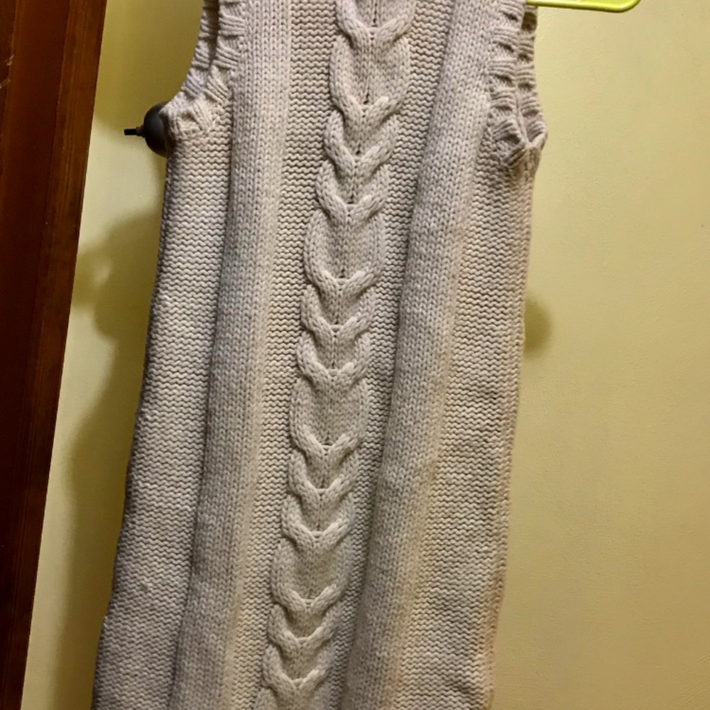 Cream dress to keep u warm or just make u stylist. Good condition. Small to M.